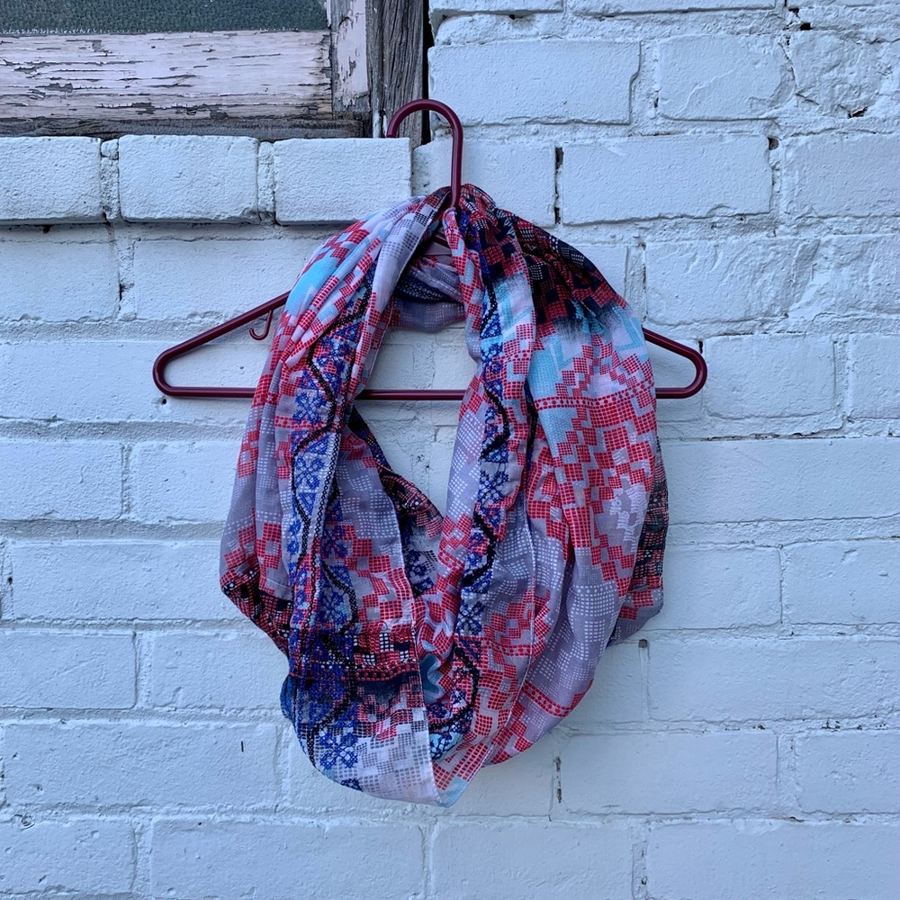 ✨Free Add-On✨ NWOT | Geometric Infinity Scarf
